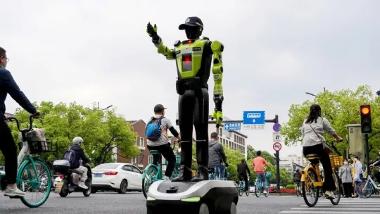 Robocop kuasai lorong trafik di bandar China
