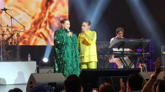 Fauziah Latiff kekal tabah di pentas sambil menahan tangis