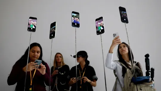 Apple Preps Custom Camera and New Siri Look