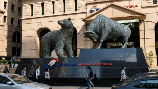 Bursa Malaysia lemah, sentimen serantau suram