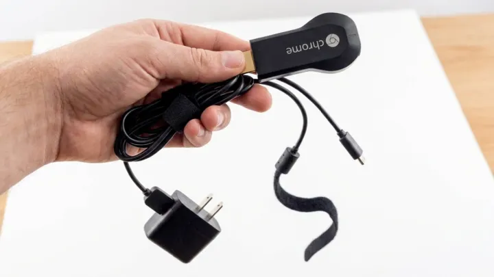 Google quietly revives the original Chromecast