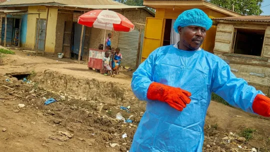 Ebola cases surge past 900 amid Congo unrest