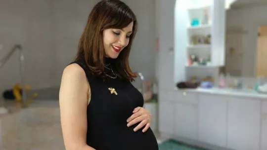 Juliana Evans hamil anak ketiga