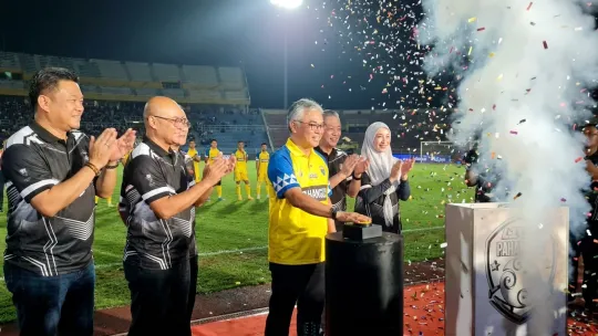 30,000 penyokong hidupkan malam bola Pahang