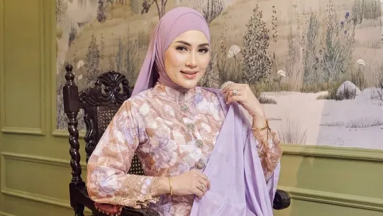 Fasha Sandha kekal diam isu buka tudung