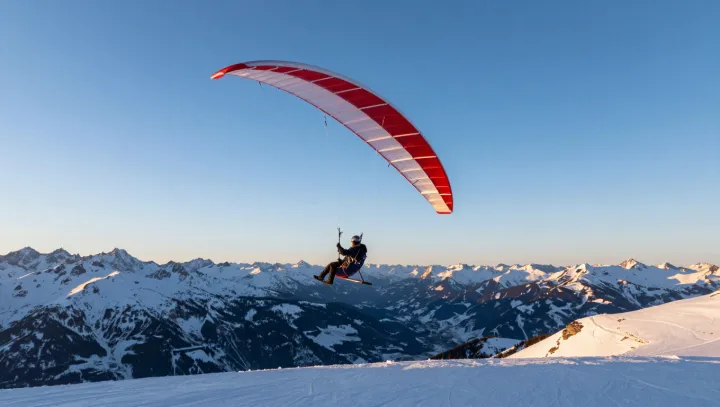 Why Elite Hang Gliders Hunt Winter Risk