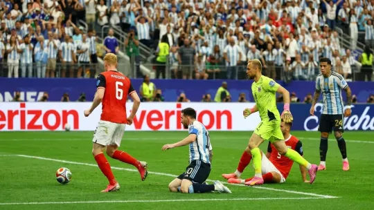 Messi pecah rekod jaringan, Argentina mara