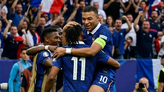Dua gol Mbappe tundukkan Iraq, Perancis selesa