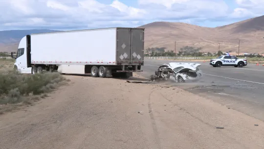 Tesla Semi terlibat nahas maut pertama