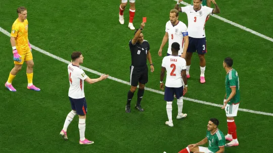 England timbang rayu kad merah Quansah