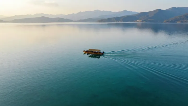 Gliding On Water, Quieting The Brain