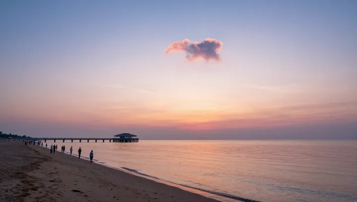 The Still Cloud Over A Moving Sea