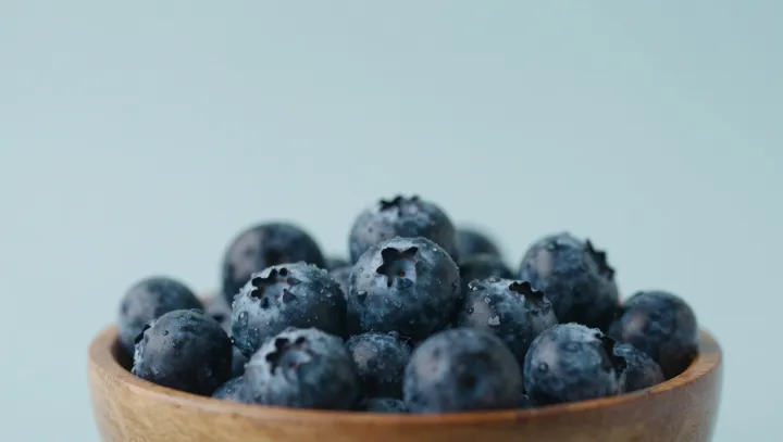 The watery fruit that outperforms dry snacks
