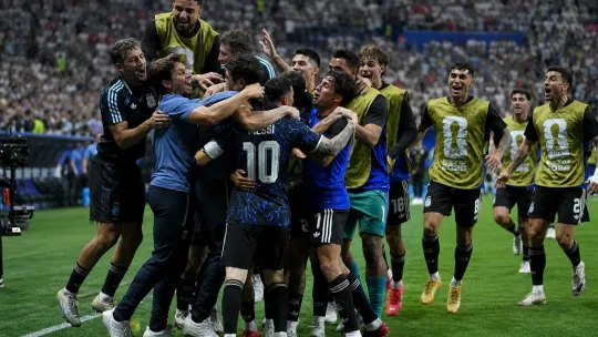 Argentina bangkit, England tersungkur