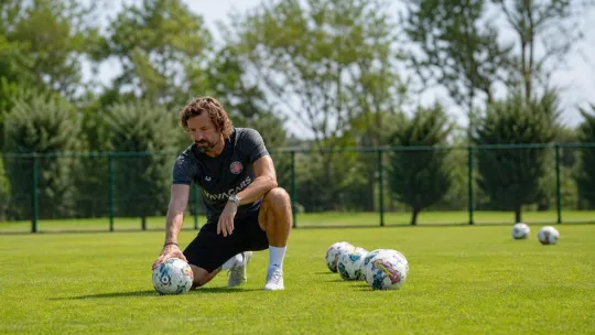 Pirlo anggap Sepanyol calon utama juara dunia