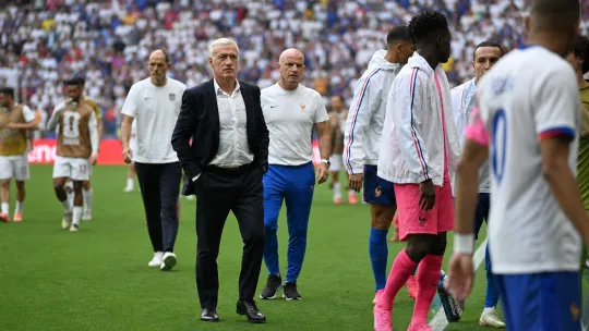 Majlis perpisahan Deschamps yang hambar