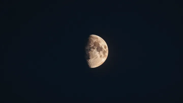 The thin crescent that lights its own dark