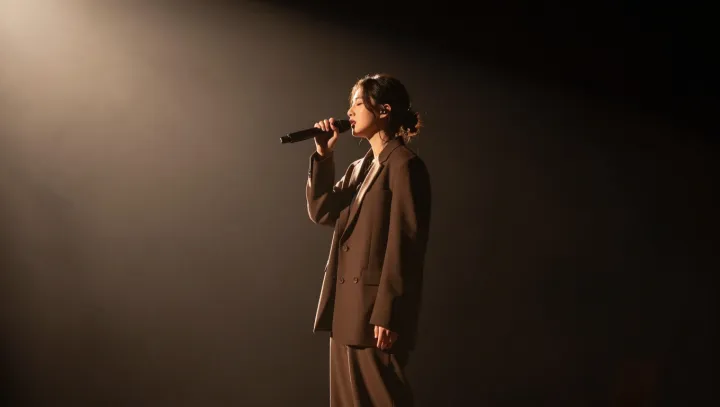 Why Stillness Onstage Hits Harder