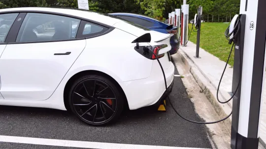 Pendaftaran EV melonjak, PROTON kekal di hadapan