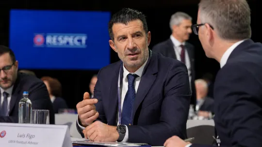 Figo desak Infantino berundur segera