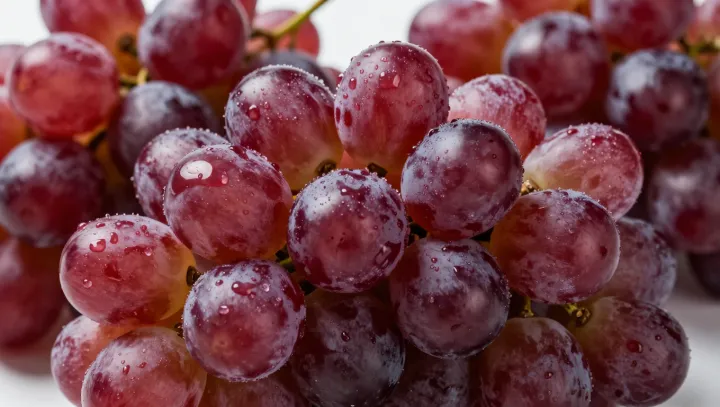 Why Wet Grapes Look So Fresh