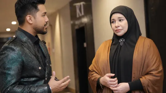 Aliff Aziz Cari Sisi Baharu, Zila Bakarin Bersuara