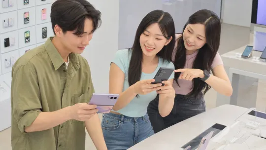 Galaxy Z Fold8 Lures iPhone Faithful
