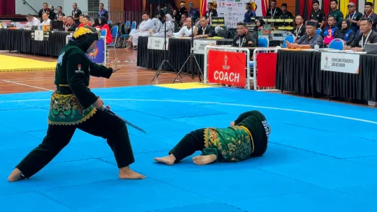 Pahang pecah telur dengan emas silat ganda