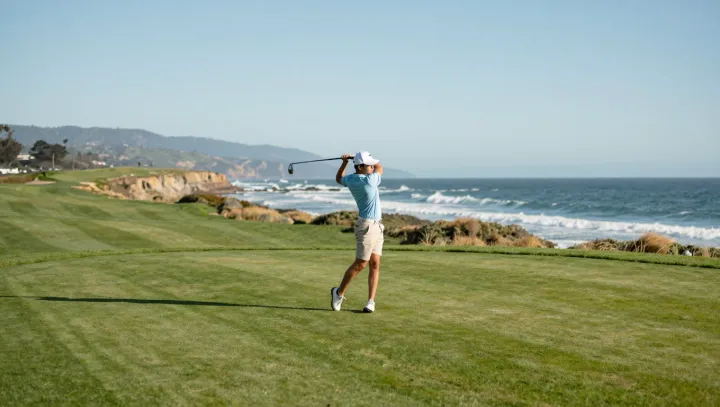 Why elite golfers swing softer in heavy wind