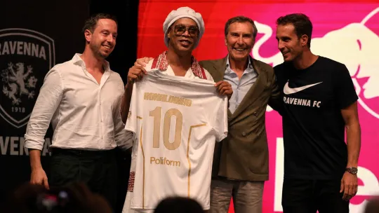Ronaldinho ke Ravenna buru gol ke-300