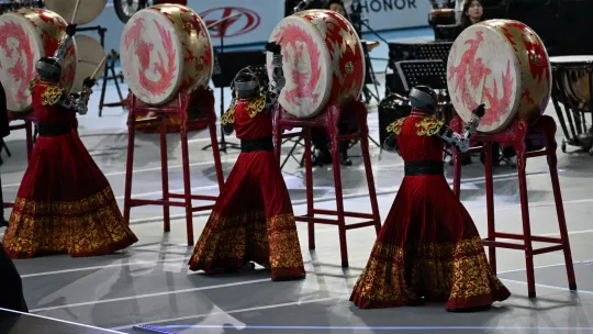 Robot Humanoid Berentap Dalam Arena Sukan