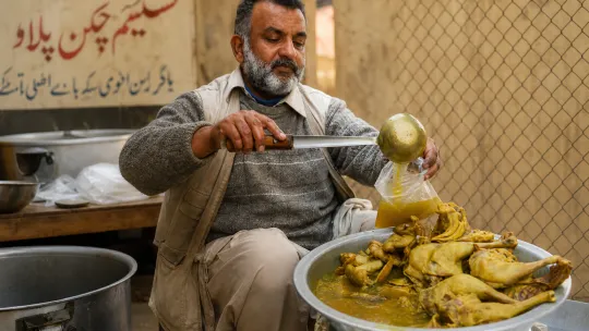 Pakistan’s chicken farms as pathogen sponges