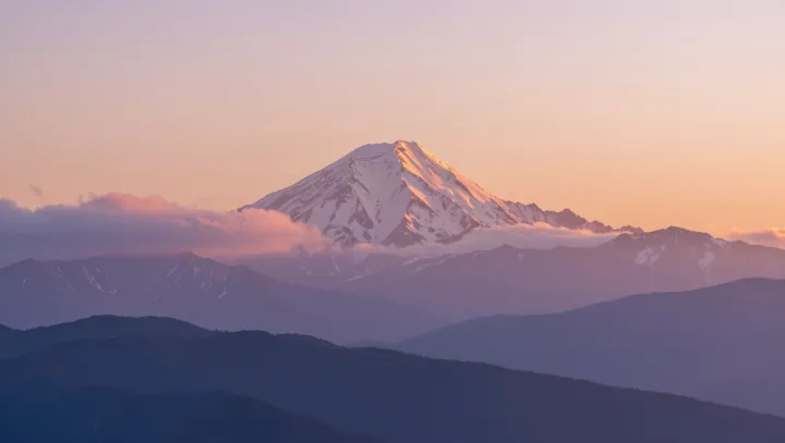 Why Dying Sunlight Makes Peaks Blaze