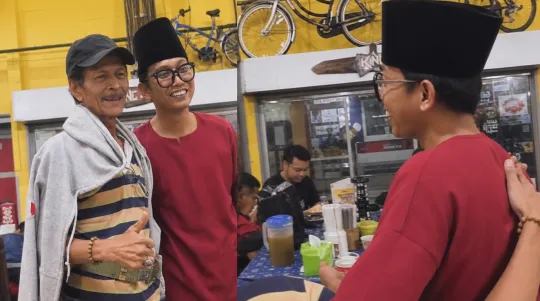 Ajak Tersentuh Apabila Eman Manan Mengenalinya