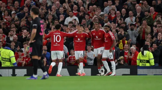 Manchester United pesta empat gol