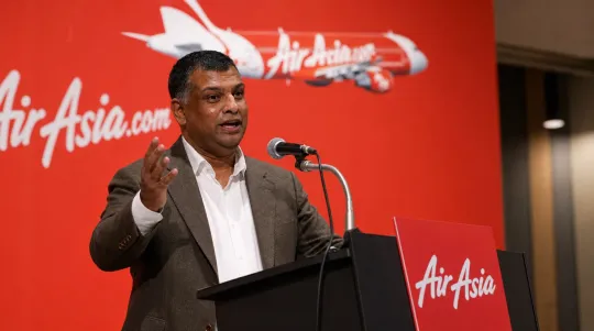 Tony Fernandes Tolak Dakwaan Pelan