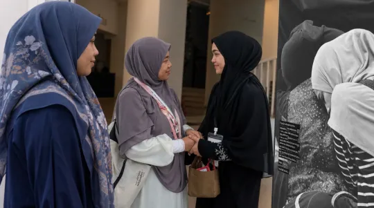 Doa Mama Yang Pernah Memayungi Elfira Loy