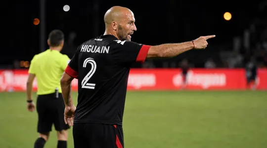 Higuain dipecat susulan dakwaan diskriminasi