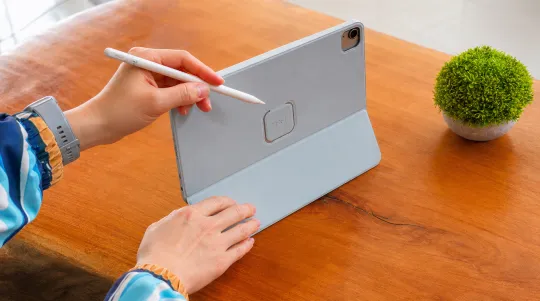 MOFT Dynamic Folio: A Clever iPad Case