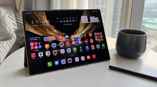 A US$3,500 Trifold Phone Test