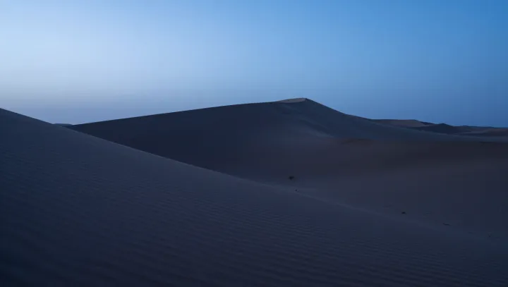 Why Crescent Dunes Curve