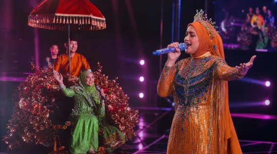 Zarif Terharu Kayuh Beca