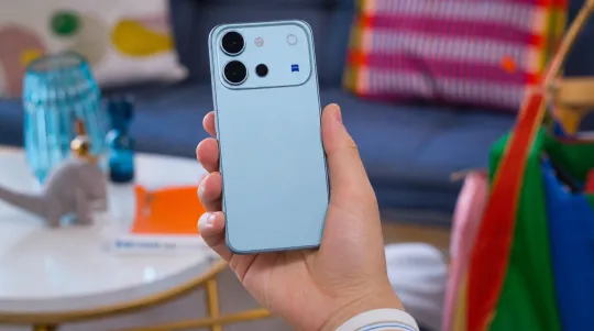 Green Phone, Blue Question