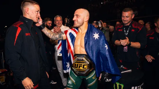 Volkanovski Kekal Juara, Evloev Tewas
