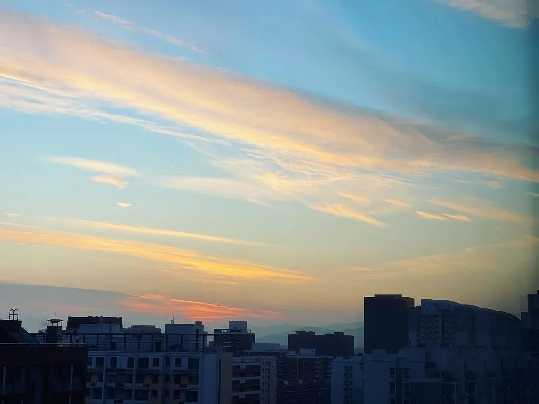 晚霞总是美腻