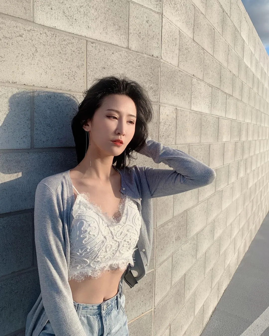 我们之所以活得累，是因为：放不下架子，撕不开面子，解不开心结其实，想开了，世界上的一切问题，都能用“关你屁事”和“关我屁事”来回答。

#brisbane #ootd #anxin