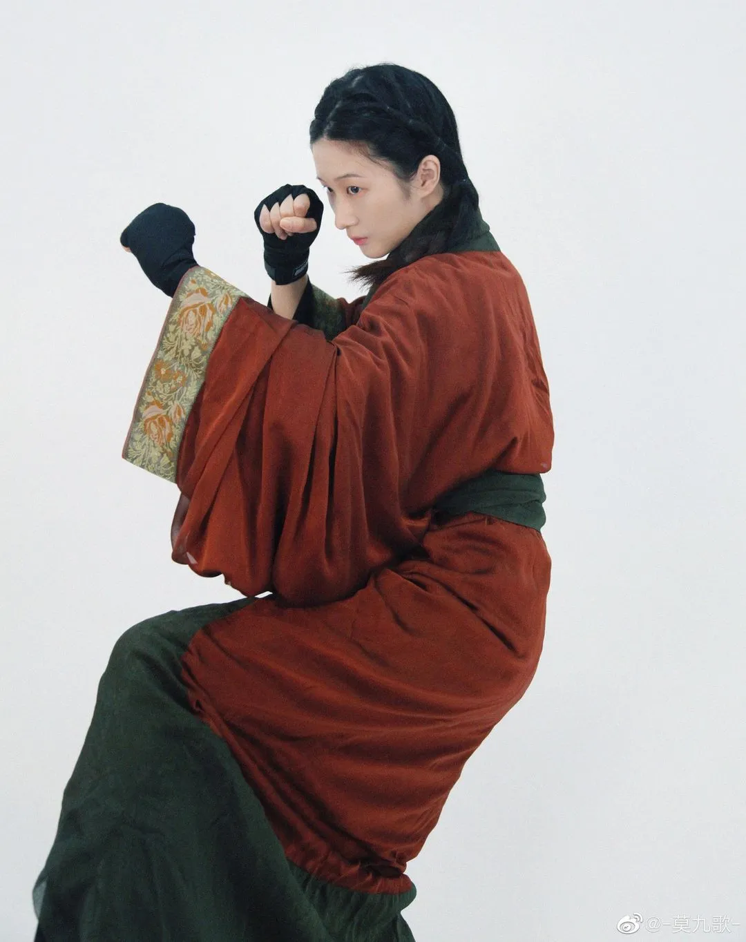Female boxer& Competitive sports • Hanfu style
————
『拳擊• 漢服&競技運動』
Artist: 莫九歌
Photography: 青黛
Makeup: 是小满满满满
————
#boxing #fight #fighter #wushu #martialarts #hanfu #hanfugirl #elegant #chinesegirl #ChineseCulture #chinesestyle #traditional #model #dress #girl #makeup #art #photography #photoshoot #photo #tiktok #chinese #asia #asian #China #hair #cool #汉服 #漢服 #中国