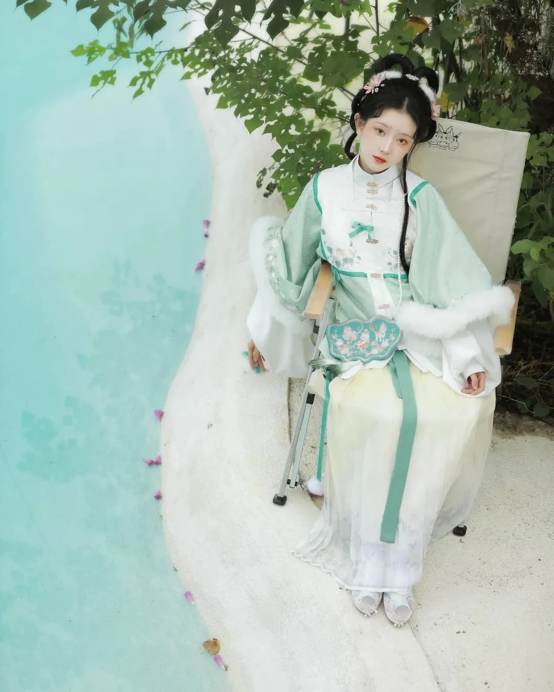 Hanfu in Ming Dynasty.

★Source: Weibo App
  @芥子记
★If there is any infringement, contact to
  delete it immediately 
★Thanks for your support

#hanfu #China #Chinesestyle #culture #hanfu_challenge #hanfu_isnot_hanbok #汉服 #中華风 #古典藝術 #中國文化 #漢服 #漢服チャレンジ #ChineseGirls #中国文化 #中国汉服 #fashion#clothing#makeup#travel  #traditionalChineseclothes#traditionalChineseculture#hanfugirl #汉服小姐姐 #faceplay #Chinesehistory 中国历史#traditionalculture 传统文化#traditionalclothing 传统服饰#chineseclothing中国衣服 #民族服饰