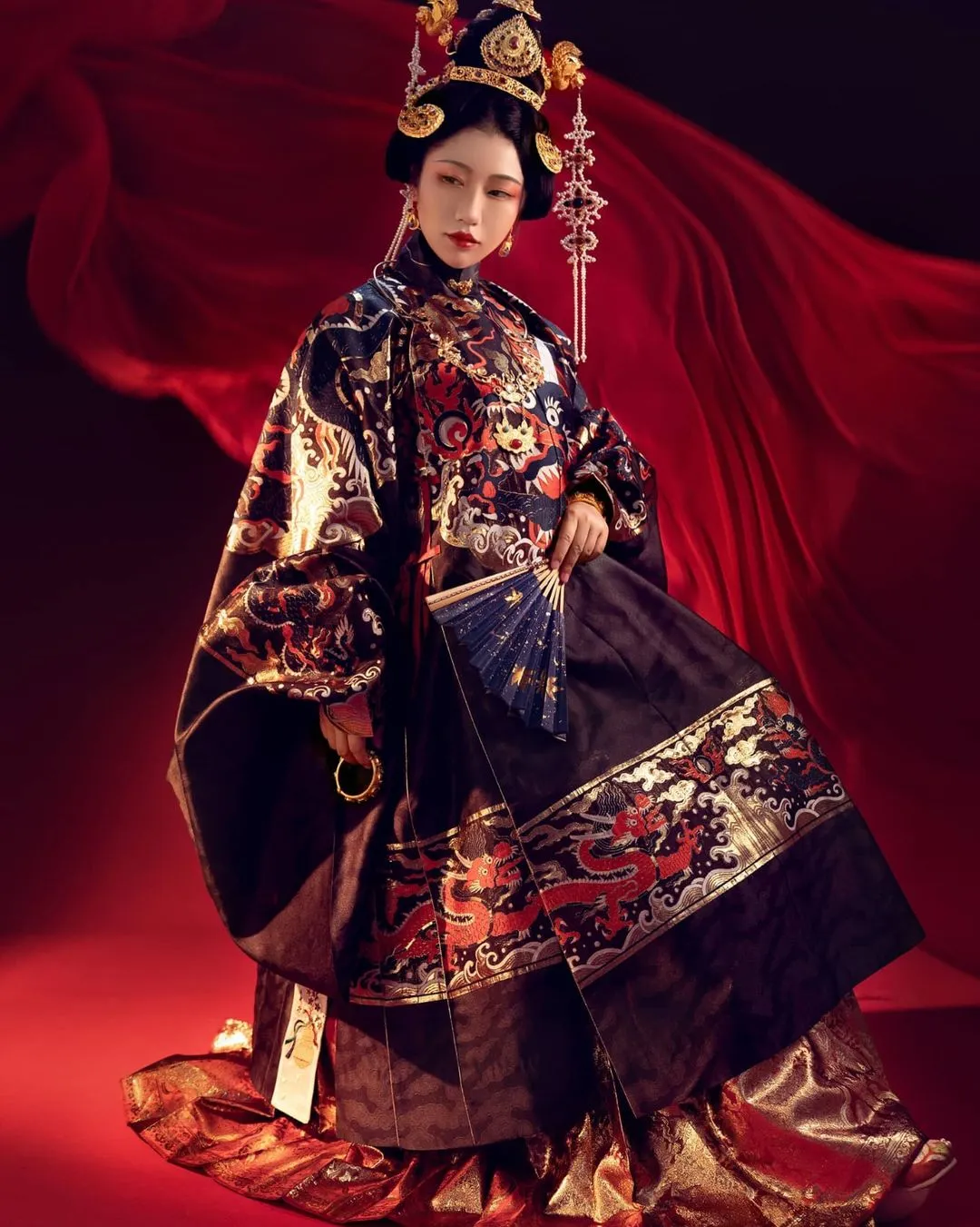 Chinese traditional female clothes •Stand-up collar and short jacket &horse face skirt• Ming Dynasty
————
『明製•立領對襟短襖 &馬面裙』
Artist: 想尽办法减肥的逗比落
Clothes:明華堂
Copyright owned by 成都临溪摄影
————
#hanfu #汉服 #漢服 #中国 #elegant #chinesegirl #ChineseCulture #chinesestyle #fashion #traditional #culture #model #dress #chinesedrama #girl #makeup #beauty #art #photography #photoshoot #photo #tiktok #chinese #asia #asian #China #cdrama #hair #hairstyles #beautiful