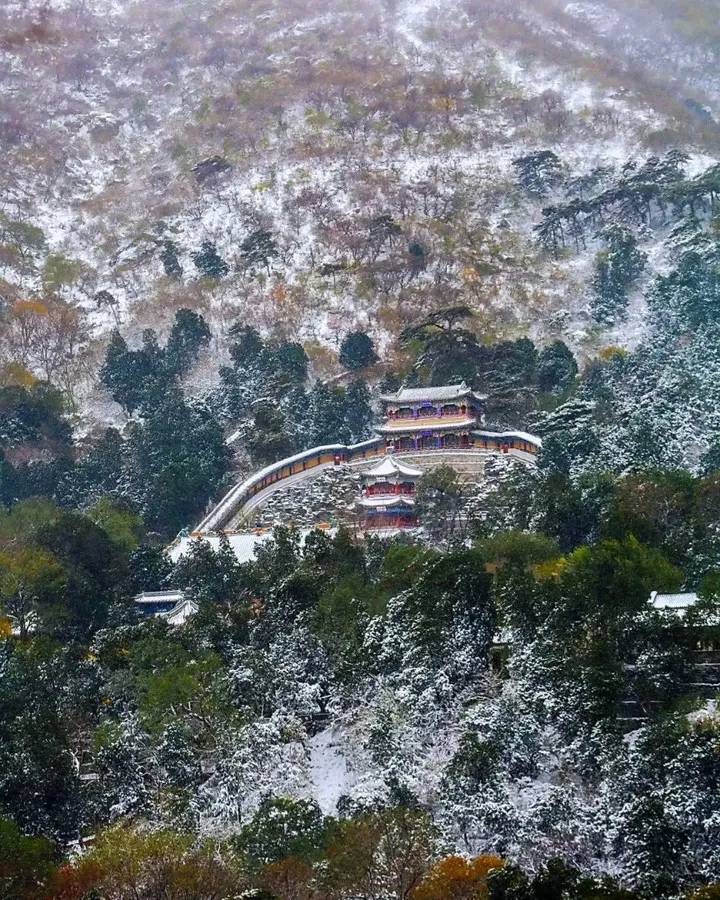 雪映香山 Snow reflection Xiangshan🍁🍂🍁🍂
#xiangshan
#beijing
#china
#placestovisit
#scenery